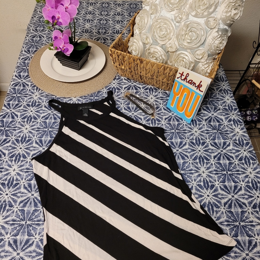INC Woman's top, blk/white, Size XXL